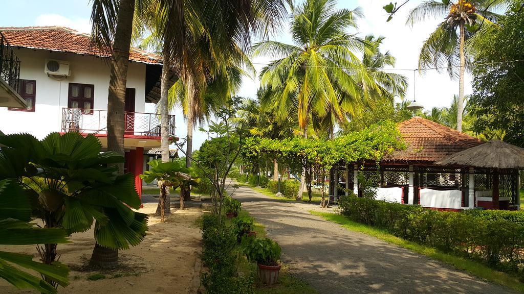 Ahsram Accommodations Passikudah Exterior foto